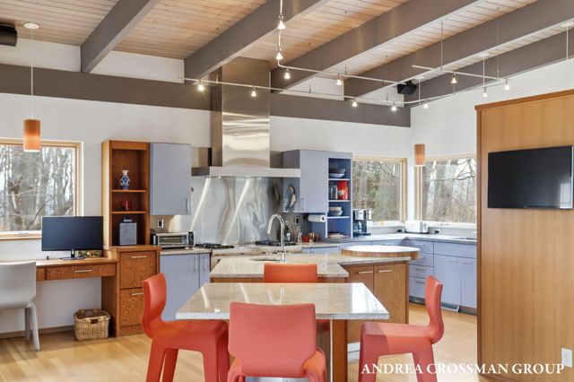 6465 Sandhill Lane, Saugatuck Twp, MI 49408