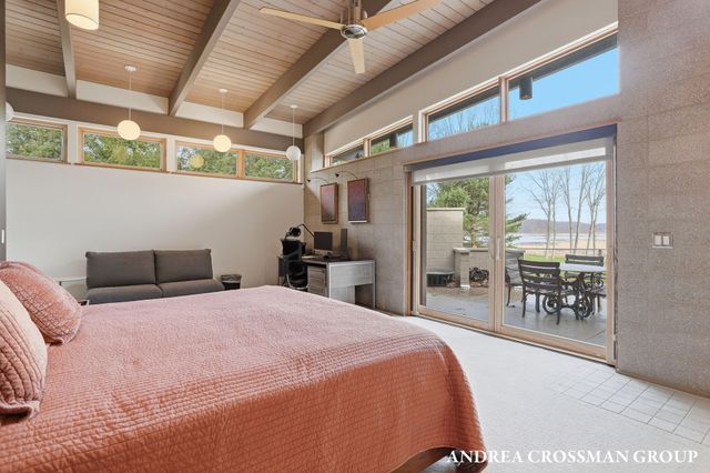 6465 Sandhill Lane, Saugatuck Twp, MI 49408