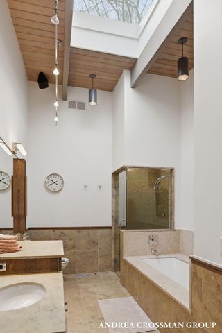 6465 Sandhill Lane, Saugatuck Twp, MI 49408