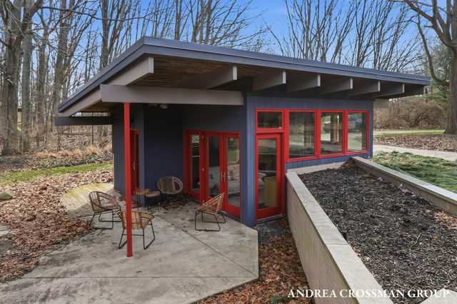 6465 Sandhill Lane, Saugatuck Twp, MI 49408