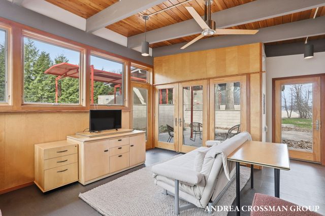 6465 Sandhill Lane, Saugatuck Twp, MI 49408