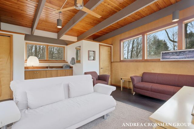 6465 Sandhill Lane, Saugatuck Twp, MI 49408