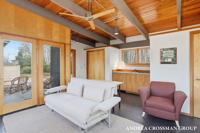 6465 Sandhill Lane, Saugatuck Twp, MI 49408