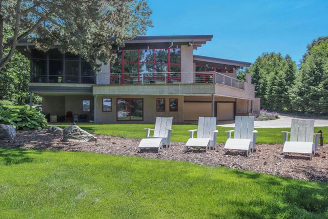 6465 Sandhill Lane, Saugatuck Twp, MI 49408