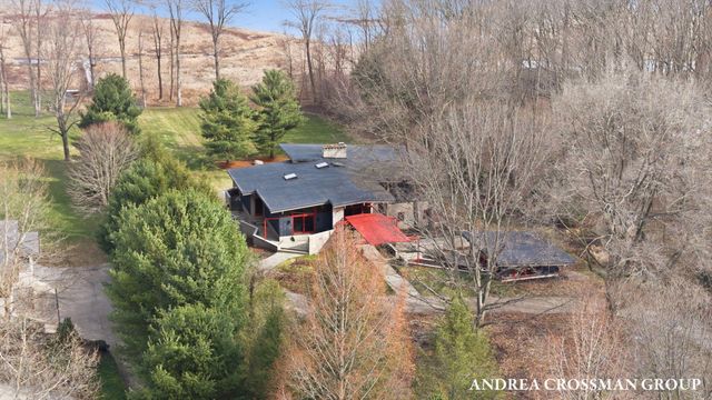 6465 Sandhill Lane, Saugatuck Twp, MI 49408