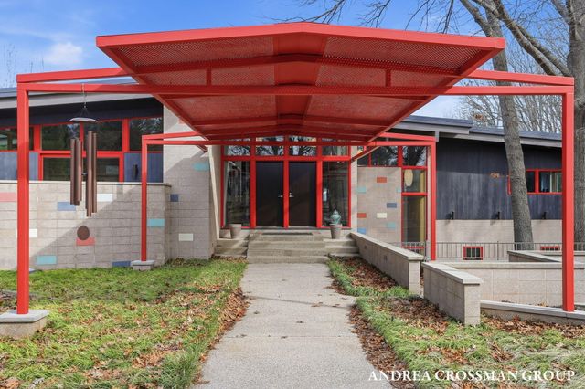 6465 Sandhill Lane, Saugatuck Twp, MI 49408