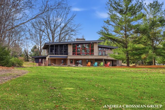 6465 Sandhill Lane, Saugatuck Twp, MI 49408
