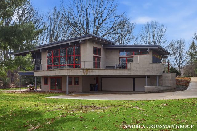 6465 Sandhill Lane, Saugatuck Twp, MI 49408