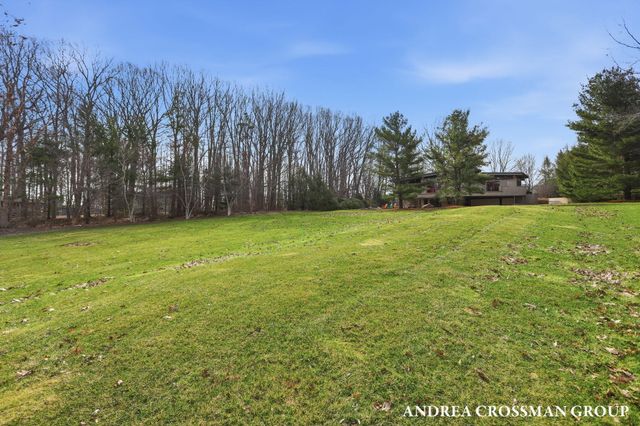 6465 Sandhill Lane, Saugatuck Twp, MI 49408