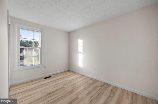 27 DOVER LN, Sicklerville, NJ 08081
