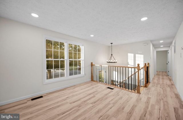 27 DOVER LN, Sicklerville, NJ 08081