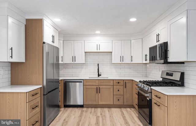 27 DOVER LN, Sicklerville, NJ 08081