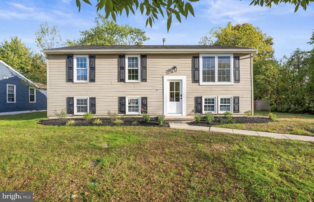 27 DOVER LN, Sicklerville, NJ 08081
