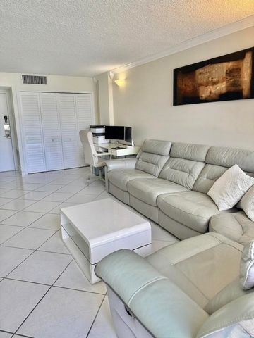 17021 N Bay Road 912, Sunny Isles Beach, FL 33160