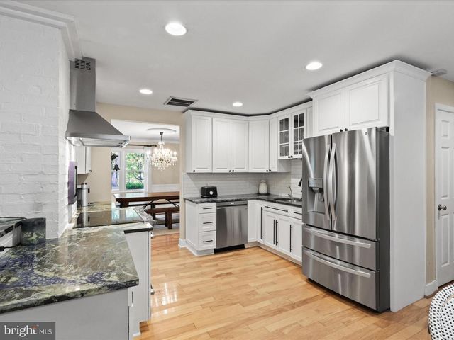 11607 HELMONT DR, Oakton, VA 22124