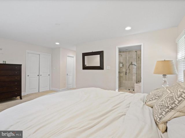 11607 HELMONT DR, Oakton, VA 22124