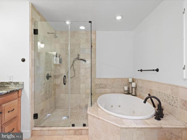 11607 HELMONT DR, Oakton, VA 22124