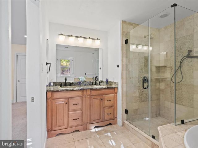 11607 HELMONT DR, Oakton, VA 22124