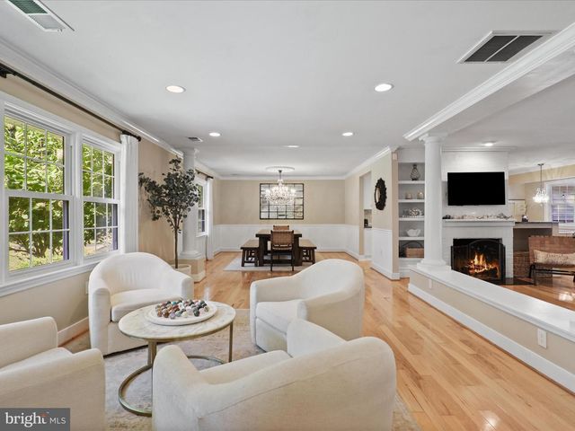 11607 HELMONT DR, Oakton, VA 22124