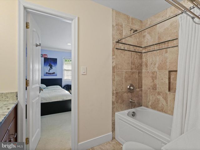 11607 HELMONT DR, Oakton, VA 22124