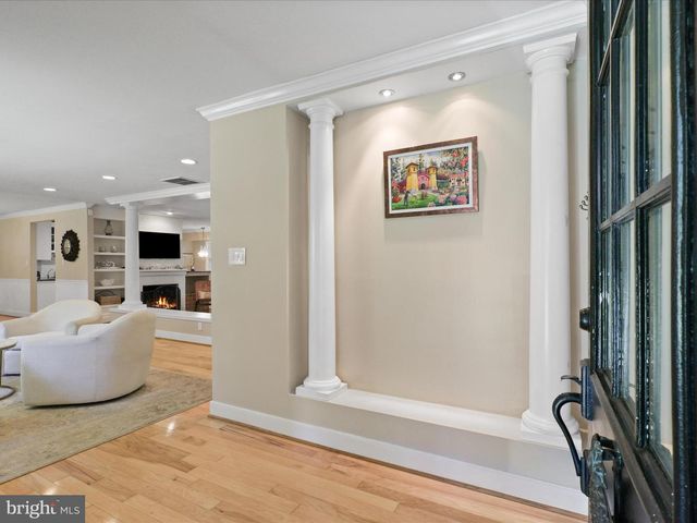 11607 HELMONT DR, Oakton, VA 22124