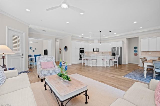 2439 Breakwater WAY 9102, Naples, FL 34112