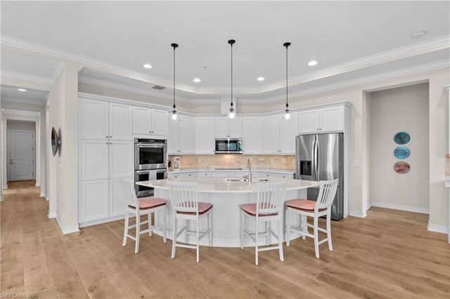 2439 Breakwater WAY 9102, Naples, FL 34112