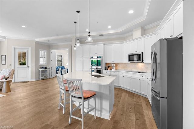 2439 Breakwater WAY 9102, Naples, FL 34112