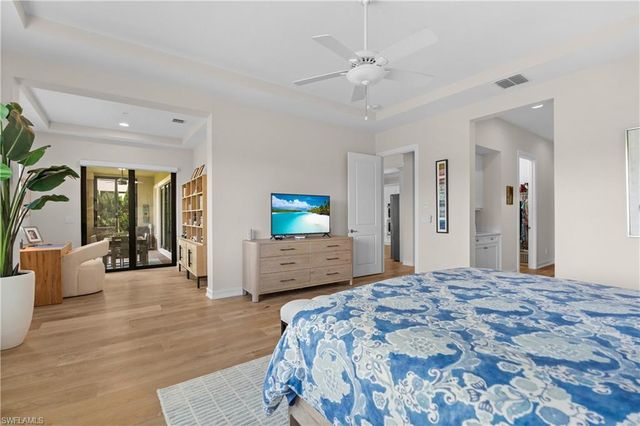 2439 Breakwater WAY 9102, Naples, FL 34112