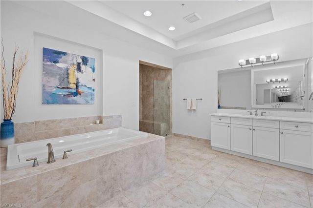 2439 Breakwater WAY 9102, Naples, FL 34112