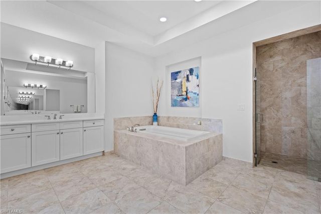 2439 Breakwater WAY 9102, Naples, FL 34112