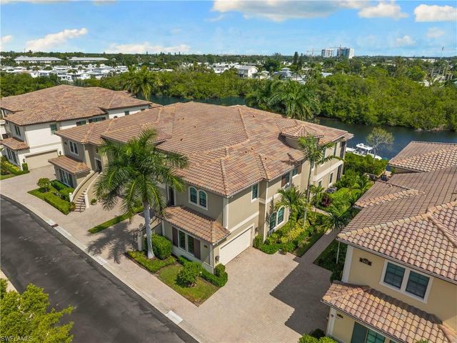 2439 Breakwater WAY 9102, Naples, FL 34112