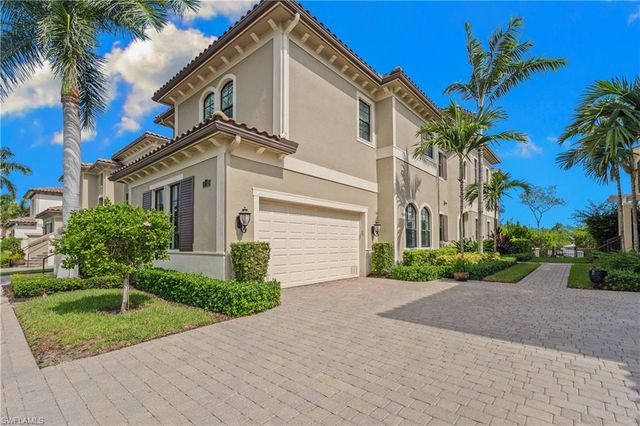 2439 Breakwater WAY 9102, Naples, FL 34112