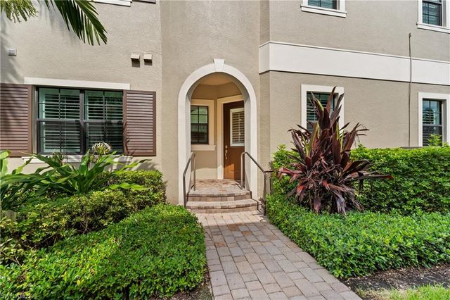 2439 Breakwater WAY 9102, Naples, FL 34112