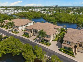 2439 Breakwater WAY 9102, Naples, FL 34112