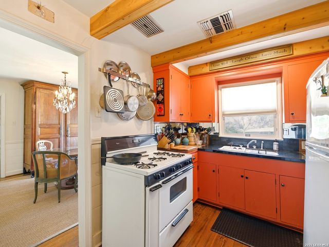 534 Geneseo, Terrell Hills, TX 78209