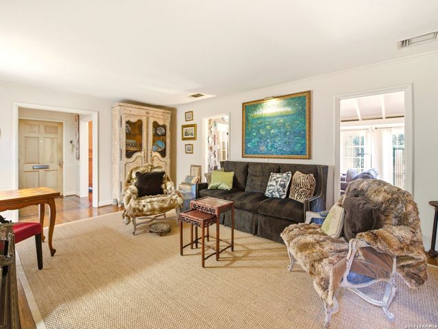 534 Geneseo, Terrell Hills, TX 78209