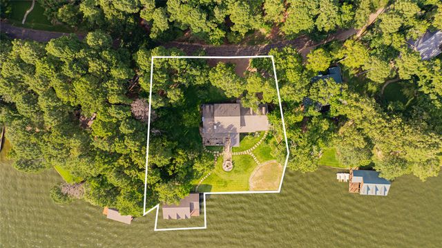 582 Windy Point Drive, Mount Vernon, TX 75457