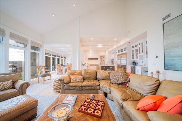 582 Windy Point Drive, Mount Vernon, TX 75457