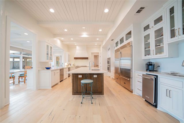 582 Windy Point Drive, Mount Vernon, TX 75457