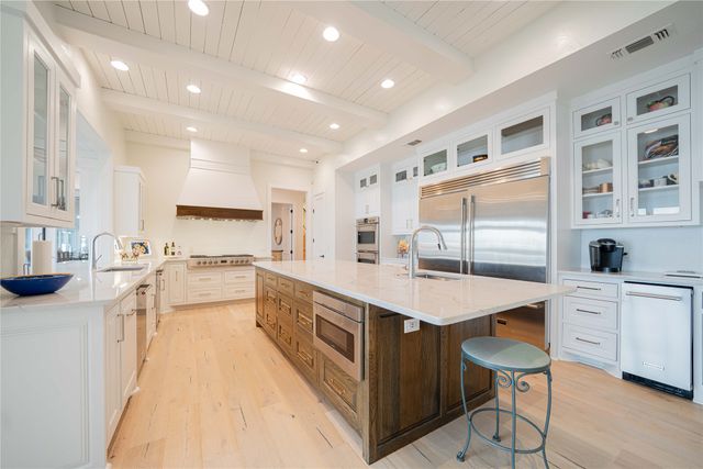 582 Windy Point Drive, Mount Vernon, TX 75457