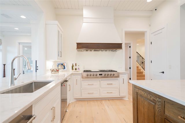 582 Windy Point Drive, Mount Vernon, TX 75457