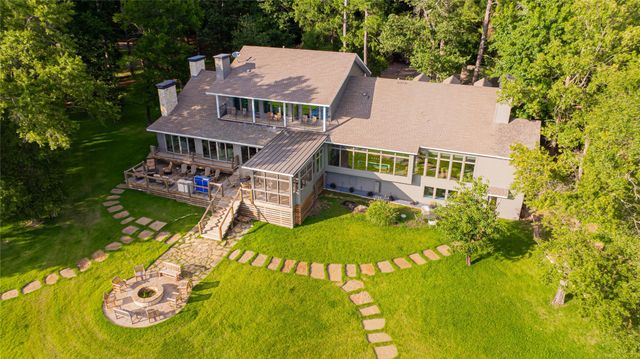 582 Windy Point Drive, Mount Vernon, TX 75457