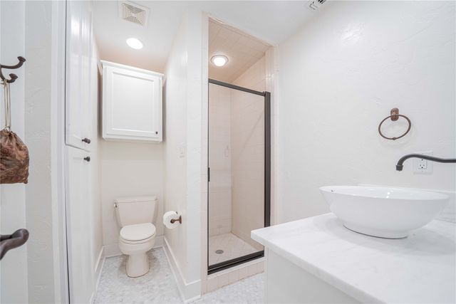 582 Windy Point Drive, Mount Vernon, TX 75457