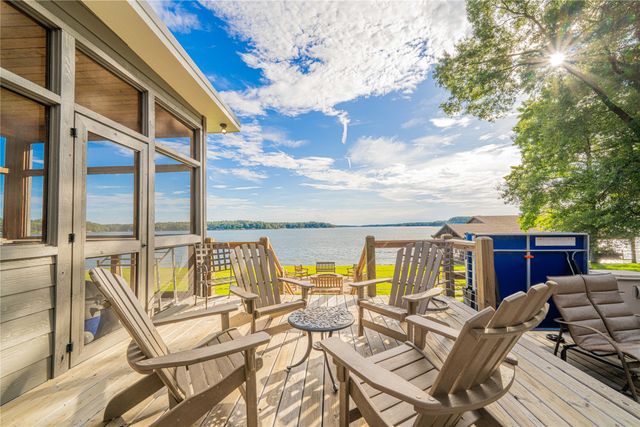 582 Windy Point Drive, Mount Vernon, TX 75457