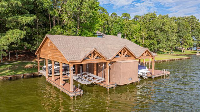 582 Windy Point Drive, Mount Vernon, TX 75457