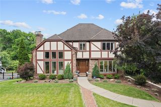 29 Jaycee Dr, Scott Twp, PA 15243