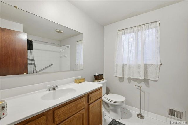 25713 Salem Street, Roseville, MI 48066