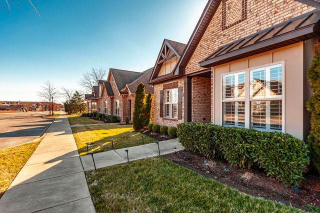 1130 S McMahan Dr, Gallatin, TN 37066