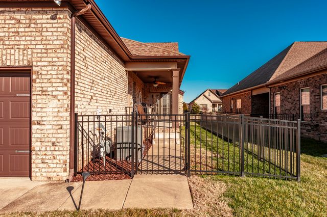 1130 S McMahan Dr, Gallatin, TN 37066